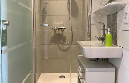 Fichtelberg Apartment | Double room, shower, WC, balcony - WAGNER'S Hotel and Restaurant Schönblick