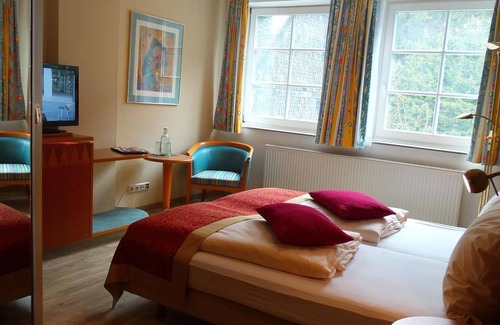 Monschau Hotel | Double room, shower (shared toilet) - Hotel Alt Montjoie