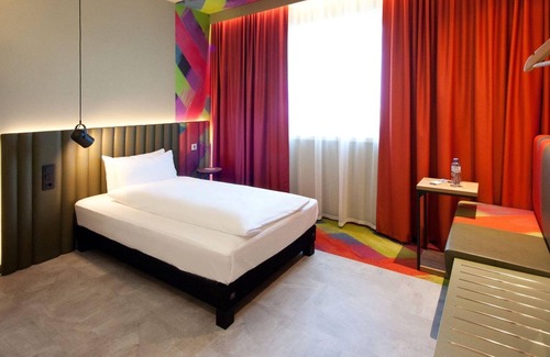 Parndorf House | Double room, shower, toilet - ibis Styles Parndorf Neusiedler See