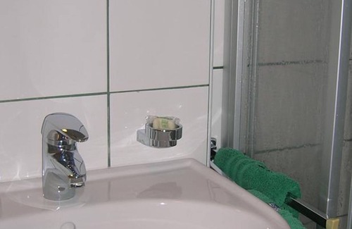 Kuchl Other | Double room, shower, toilet, short stay - Hinterkellaubauer