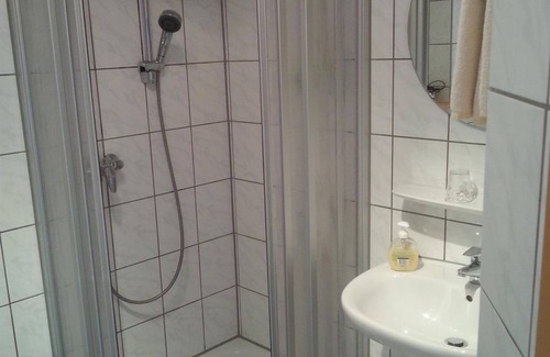 Reifferscheid Bed & Breakfast | Double Room Shower/WC - Gästehaus Im Tal 18