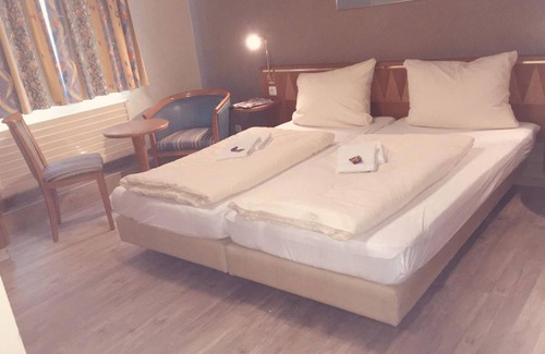 Monschau Hotel | Double Room Shower /WC - Hotel Alt Montjoie