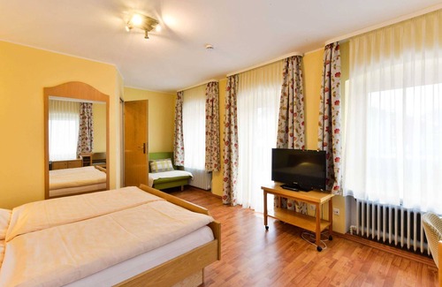 Starnberg House | Double room shower/WC - Gasthof Zur Sonne