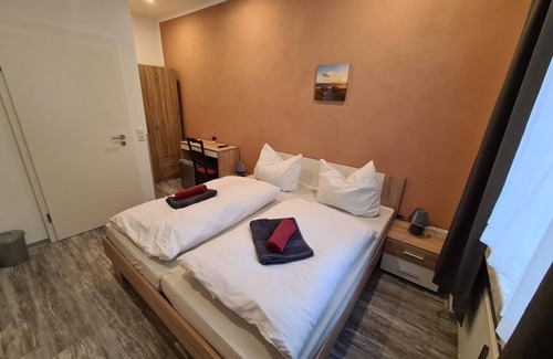Plauen Bed & Breakfast | Double room, shower, WC, Standard 1 - Pension Anno1866