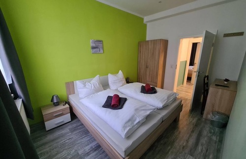 Plauen Bed & Breakfast | Double room, shower, WC, Standard 1 - Pension Anno1866