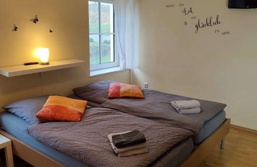 Kreuzweiler Bed & Breakfast | Double room shower/WC/TV - Thorn Castle