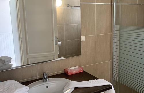 Grand-Bourg Hotel | Double room-Standard-Private Bathroom-Sea View