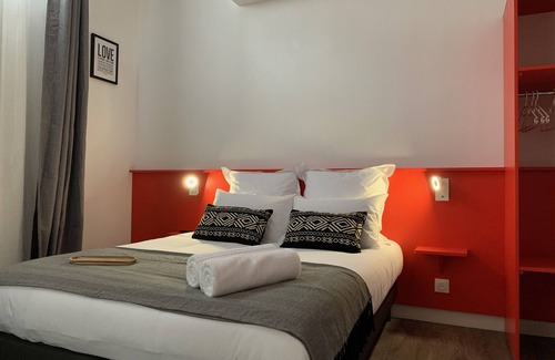 Angers Bed & Breakfast | Double room-Superior-Wet room-Landmark view-RDC