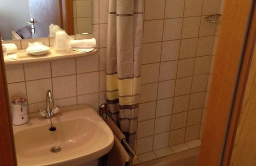 Brodenbach Cottage | Double room with balcony - Mosel-Pension Gästehaus Christiane