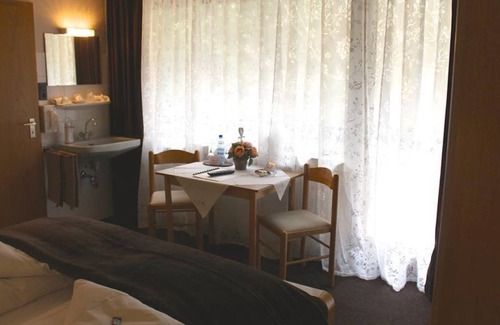 Brodenbach Cottage | Double room with balcony - Mosel-Pension Gästehaus Christiane