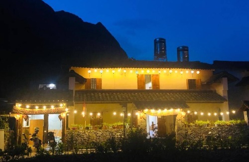 Meo Vac House | Double Room with Balcony - O'Chau Meo Vac Homestay