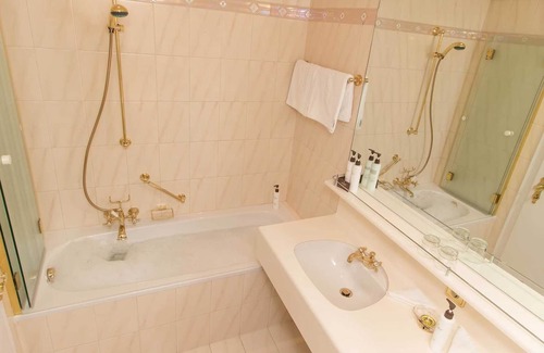 Lech am Arlberg Hotel | Double Room with Balcony - Hotel Kristberg