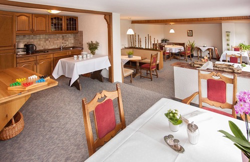 Nordenau Apartment | Double room with WC and shower