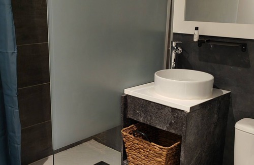 Crest Apartment | Double room with kitchen