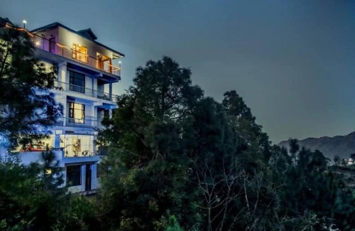 Kasauli Apartment | Double Room with Mountain View - The Terrace Retreat by StayVuesn