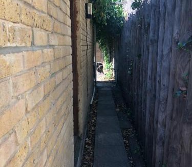 Surrey Docks House | Double Room with Private Bathroom in a 2-bedrooms house