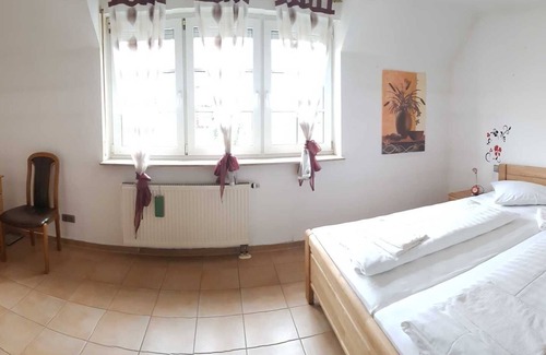 Bad Rappenau Cottage | Double room with shower/WC-old building - Adler guest room Hotel Biergarten
