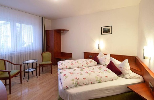 Trittenheim Bed & Breakfast | Double room with shower and toilet - Ferienweingut Monzel