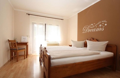 Plutscheid Bed & Breakfast | Double room with shower/WC and balcony - Gasthaus-Pension-Rest. Bucket