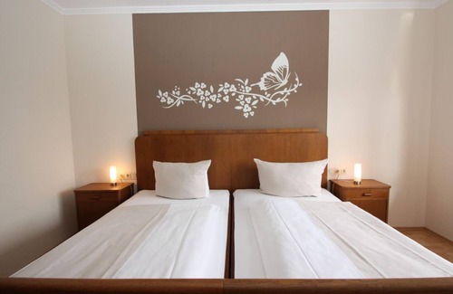 Plutscheid Bed & Breakfast | Double room with shower/WC - Gasthaus-Pension-Rest. Bucket