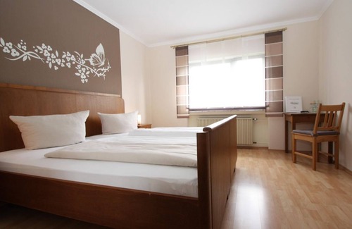 Plutscheid Bed & Breakfast | Double room with shower/WC - Gasthaus-Pension-Rest. Bucket