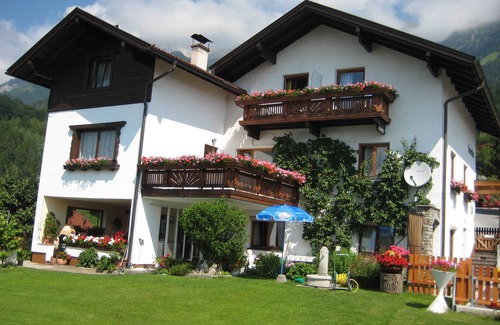 Thaur Apartment | Double room with shower and WC 1 - Gästehaus Sonnenheim