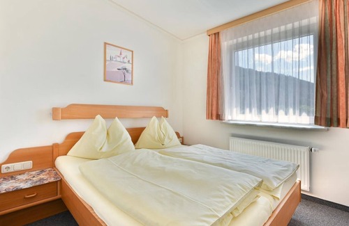 Schoeder House | Double room with shower, WC - Gasthof Neuwirt