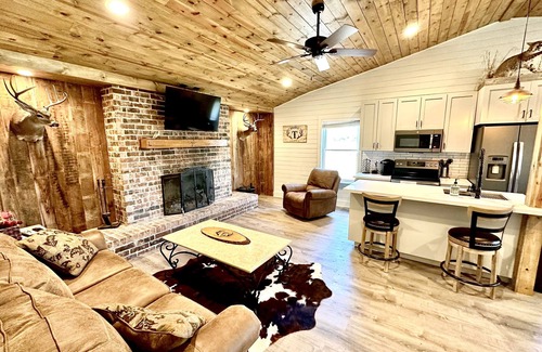 Telegraph Other | Double T Ranch House
