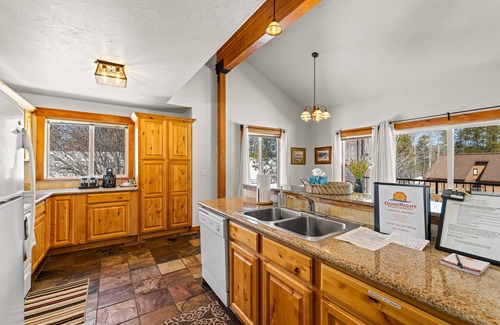 McCall Condo | Double Take Condo - Aspen Village - Golf - Shared Pool, Hot tub, Sauna, Gym, Courts