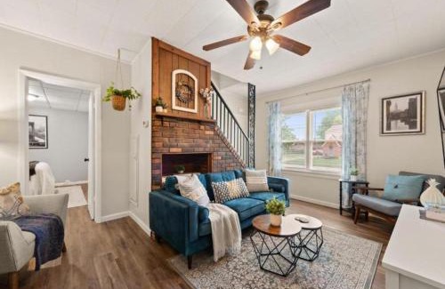 Kamm's Corners House | Double the Space for Large Groups Entire Duplex