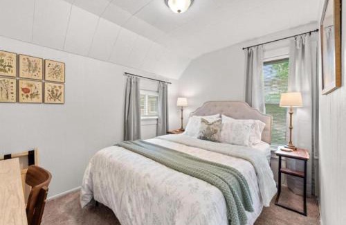 Kamm's Corners House | Double the Space for Large Groups Entire Duplex