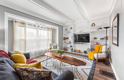 Kamm's Corners Apartment | Double the Space for Large Groups! Entire Duplex!