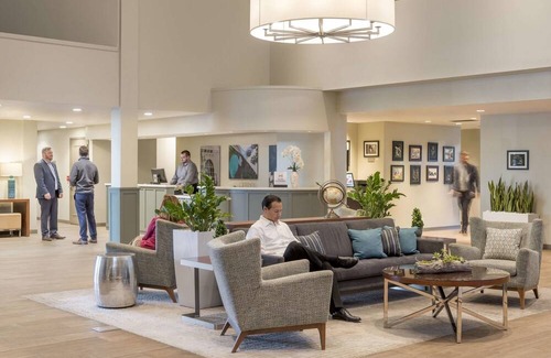 Campbell Hotel | DoubleTree by Hilton Campbell - Pruneyard Plaza