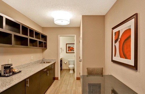 Hattiesburg Hotel | Doubletree by Hilton Hattiesburg 1 King Studio Suite Mobility/Hearing Accessible Tub