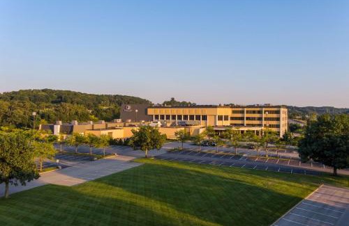 Mars Hotel | DoubleTree by Hilton Pittsburgh - Cranberry