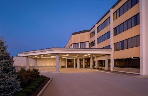 Mars Hotel | DoubleTree by Hilton Pittsburgh - Cranberry