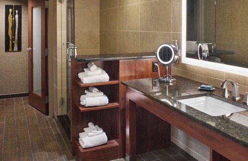 Fairlawn Hotel | DoubleTree by Hilton Akron Fairlawn