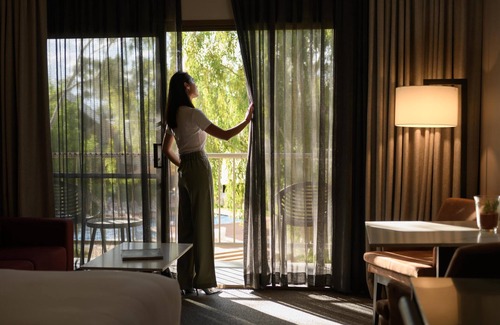 Desert Springs Hotel | DoubleTree by Hilton Alice Springs
