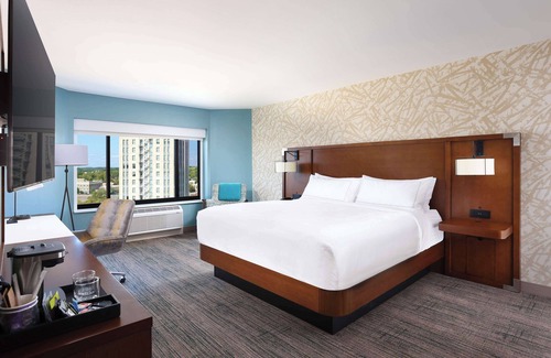 Battle Creek Hotel | DoubleTree by Hilton Battle Creek