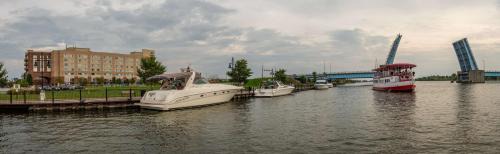 Bay City Hotel | DoubleTree by Hilton Bay City - Riverfront
