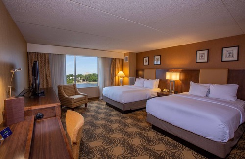 Bay City Hotel | DoubleTree by Hilton Bay City - Riverfront