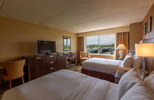 Bay City Hotel | DoubleTree by Hilton Bay City - Riverfront