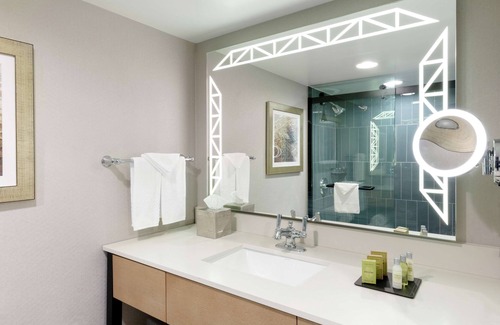 Crestline Heights Hotel | DoubleTree by Hilton Birmingham Perimeter Park