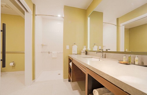 Campbell Hotel | Doubletree by Hilton Campbell - Pruneyard Plaza