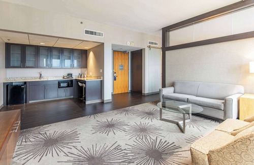 Cedar Rapids - Iowa City Hotel | Doubletree by Hilton Cedar Rapids Convention Complex