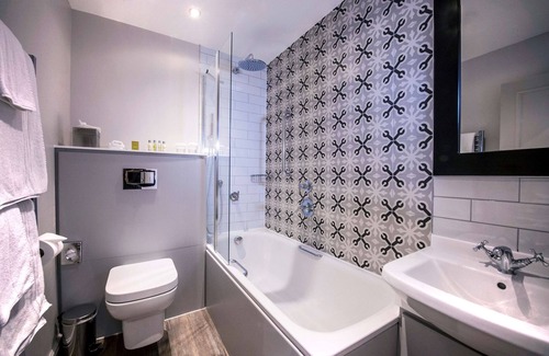 Charlton Kings Hotel | DoubleTree by Hilton Cheltenham-Cotswolds