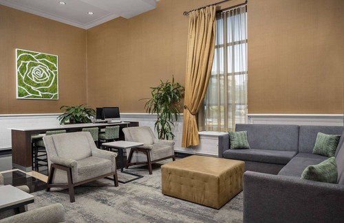 Rosemont Hotel | DoubleTree by Hilton Chicago O'Hare Airport - Rosemont