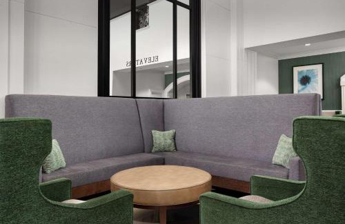 Rosemont Hotel | DoubleTree by Hilton Chicago O'Hare Airport-Rosemont