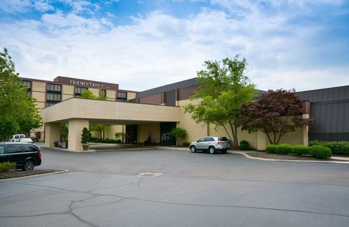 Crosswoods Hotel | DoubleTree by Hilton Columbus/Worthington