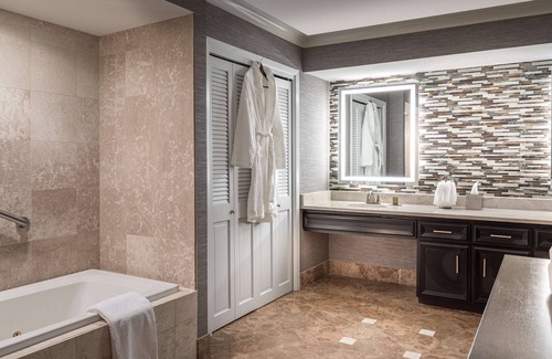 Dallas Hotel | DoubleTree by Hilton Dallas Near the Galleria